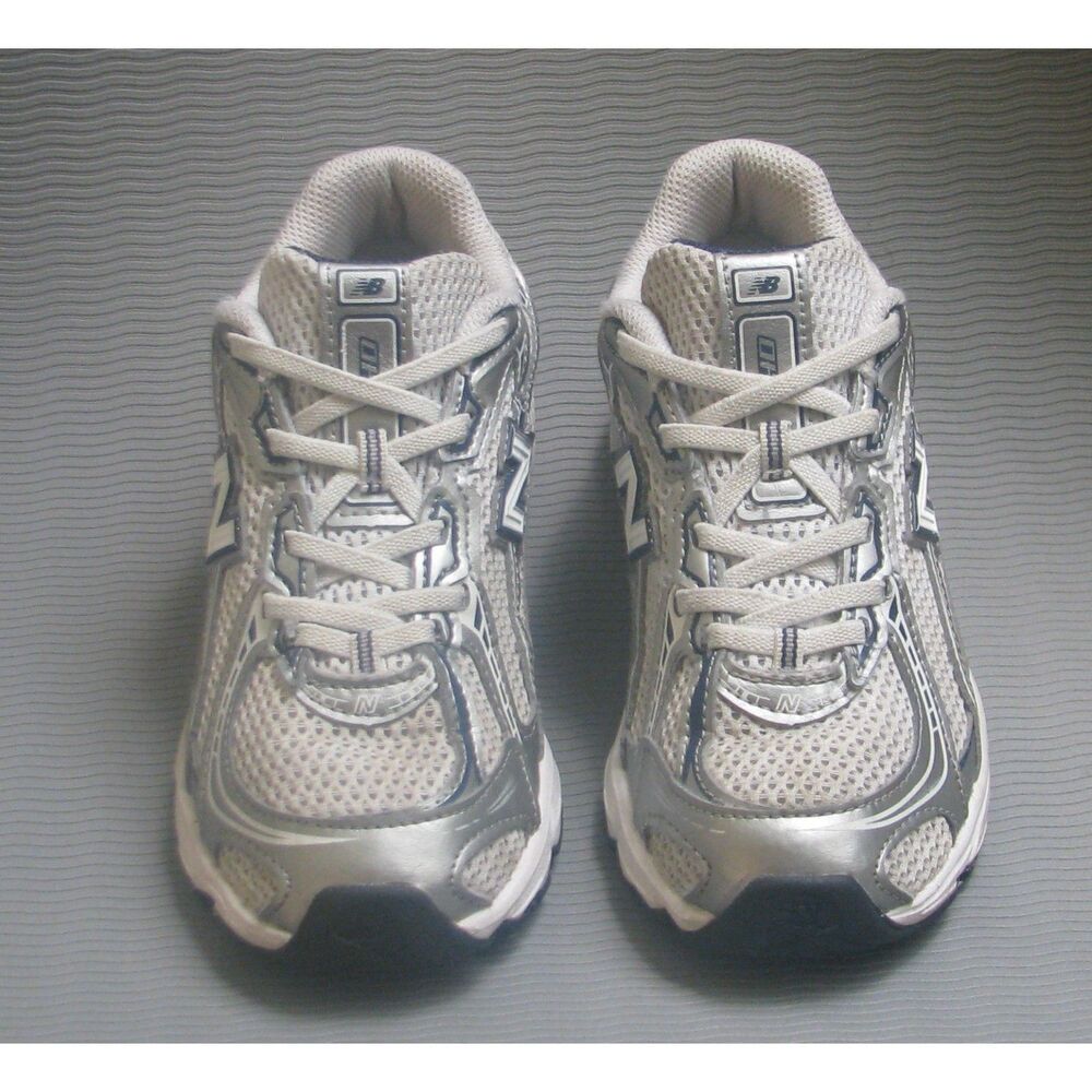 New Balance 740 Bungee Lace Kids Shoe Size 2M